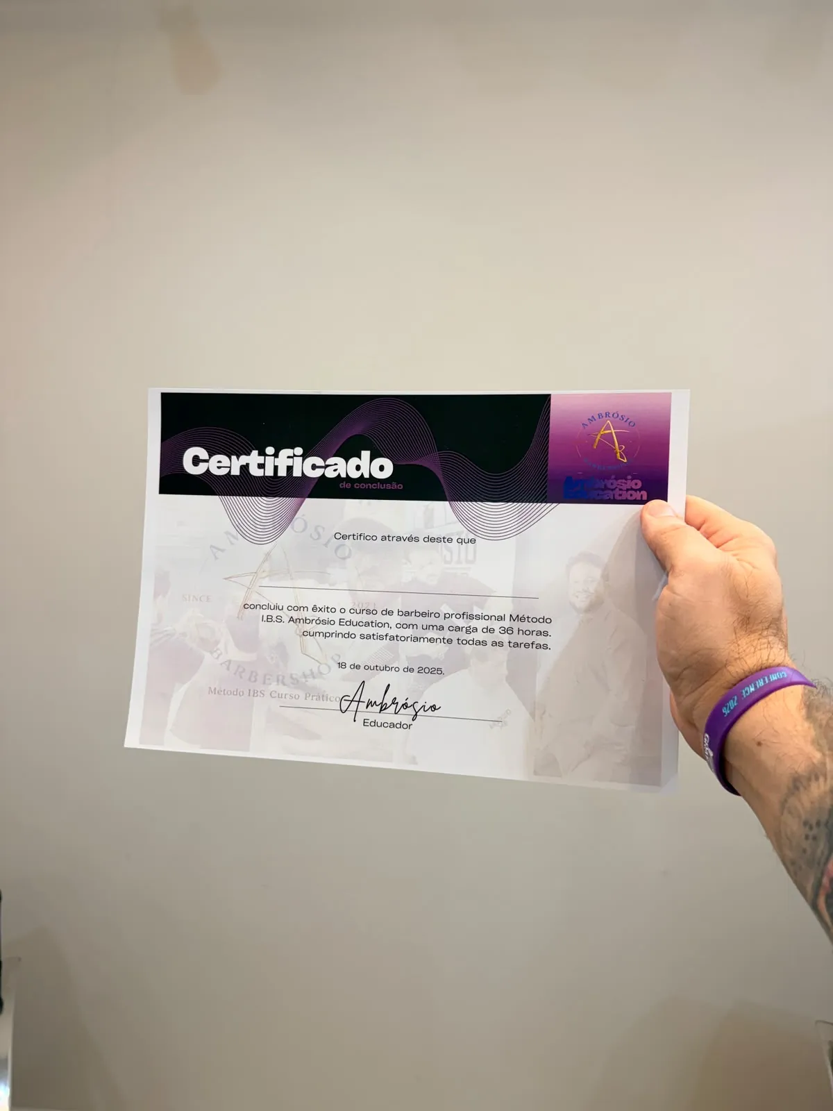 Certificado de conclusão do curso de barbeiro profissional Ambrósio