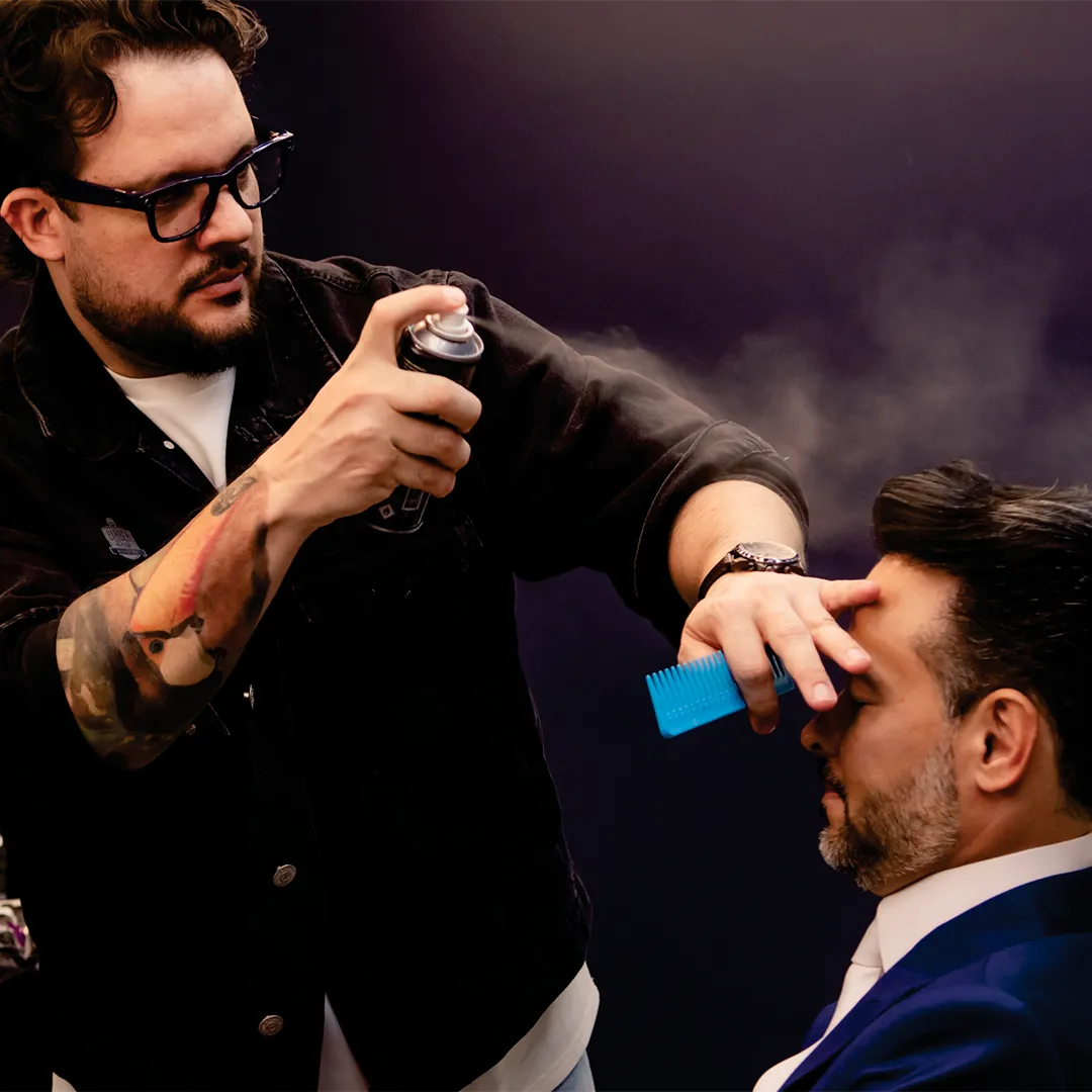 Finalização do corte com spray fixador